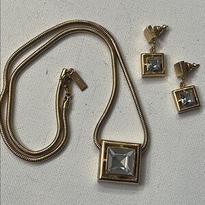 Vintage  AVON Necklace and Earring Set gold tone